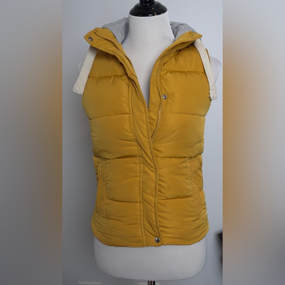 Bershka. Women's Mustard Puffer Vest